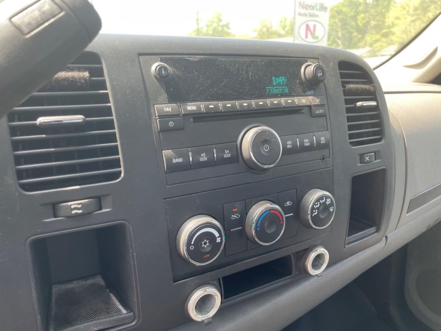 2008 WHITE CHEVROLET SILVERADO 2500H WORK TRUCK (1GCHK23KX8F) with an 6.0L engine, Automatic transmission, located at 5103 Dorchester Rd., Charleston, SC, 29418-5607, (843) 767-1122, 36.245171, -115.228050 - Well Maintained, Local Trade-in with CD/AUX/AM/FM, Cold Cold A/C, Easy-clean Vinyl Floor, Keyless Entry, Tow Package, Clean CarFax (no accidents reported!), Certified One Owner!! 171k miles Located at New Life Auto Sales! 2023 WINNER for Post & Courier's Charleston's Choice Pre-owned Car Dealer AND - Photo#13